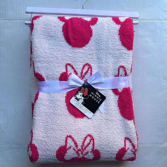 Disney Other - Disney Minnie Mouse Super Soft Reversible Throw in Hot Pink and White